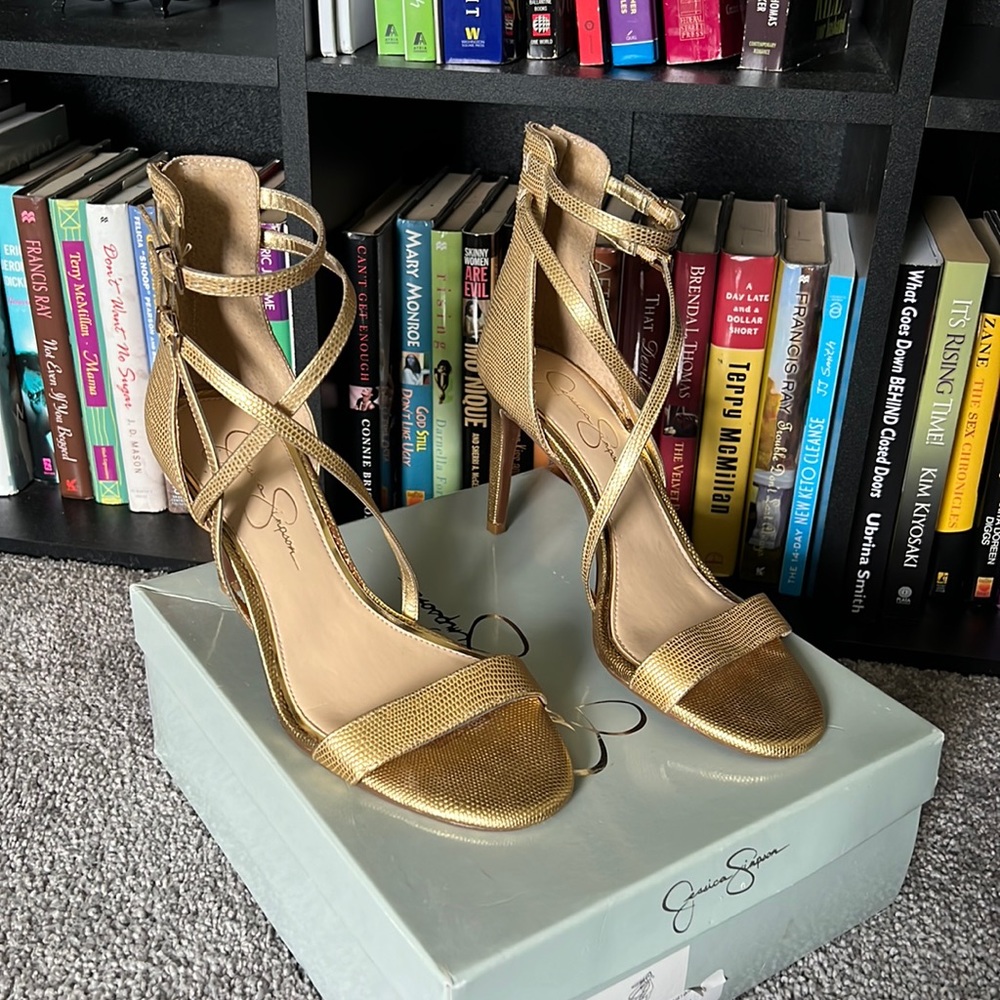 Jessica Simpson Gold 4” heel, size 10, gently used, great condition.